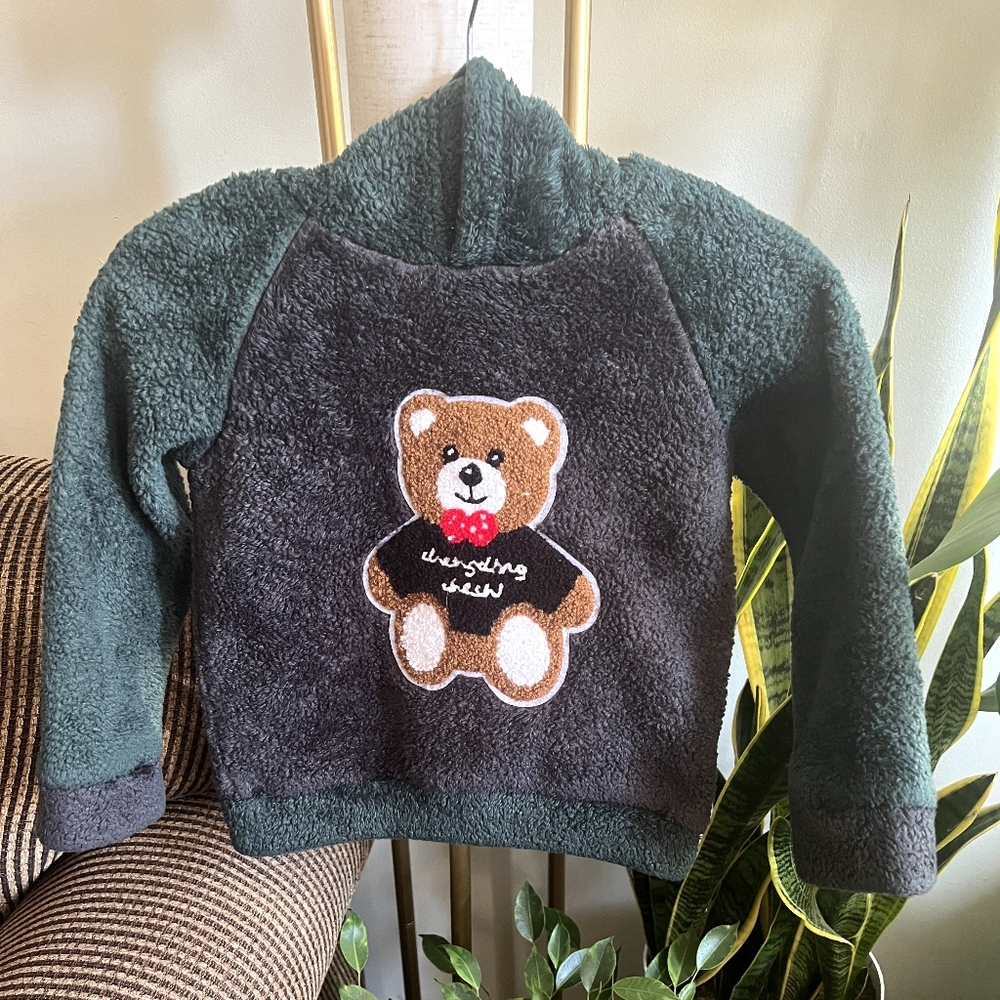 Black and Green Teddy Bear Toddler Top Hoodie Sweater Size 5-6 Y Unisex